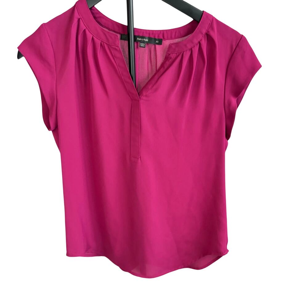 fun2fun womens fuschia cap sleeve v neck blouse.  Size XS. workwear, date night